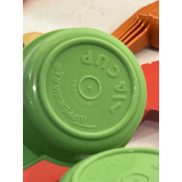 VTG Tupperware Nesting Cups, Caddy, Grapefruit Knives, Cake Server, Corn Butter - Picture 14 of 14